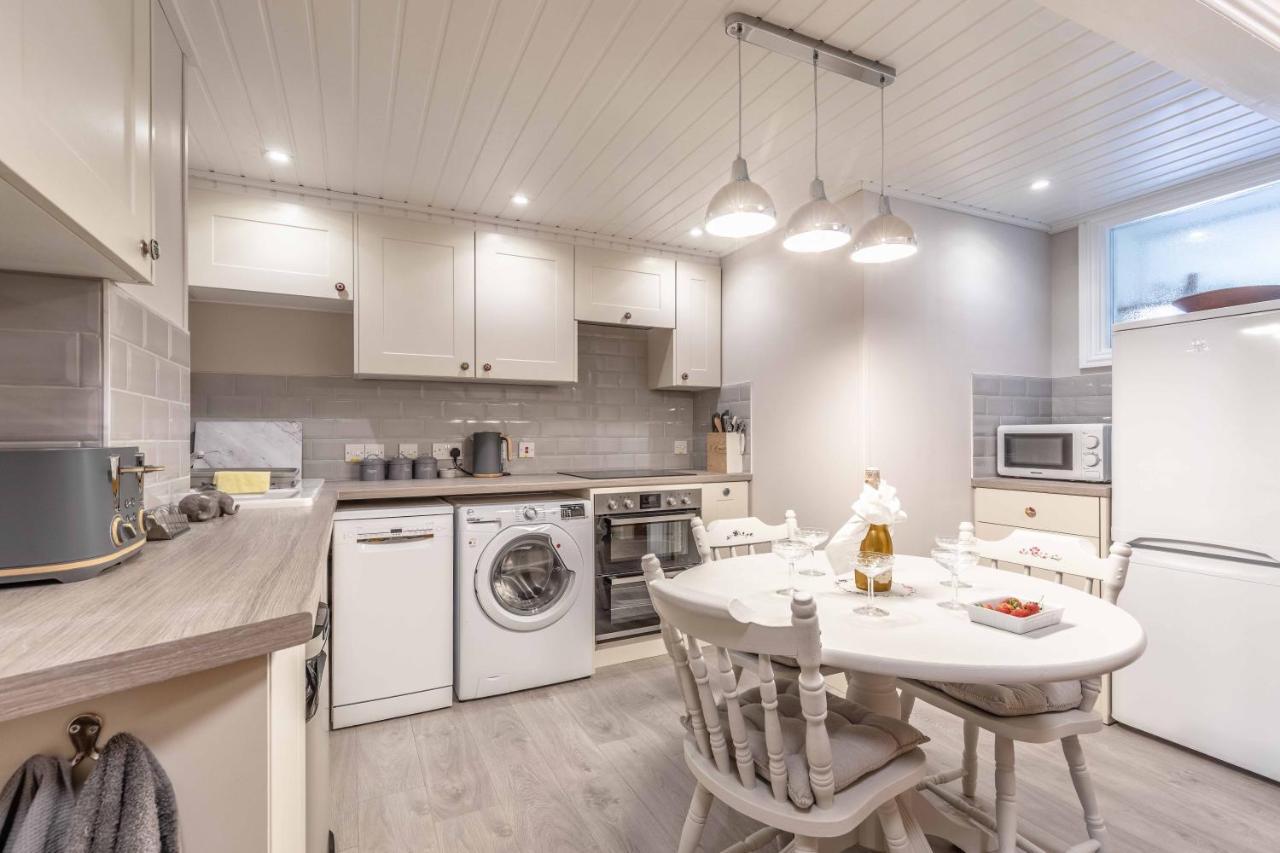 Central Windsor, 2 Bedroom 2 Bathroom, 5 Minutes To Castle Exterior foto